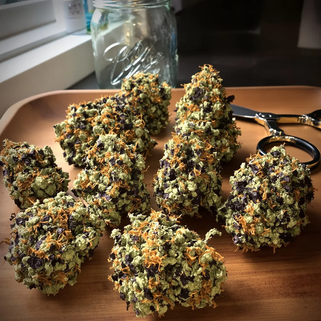 Fruity Widow 72% indica / 28% sativa — fleur avec trichomes visibles