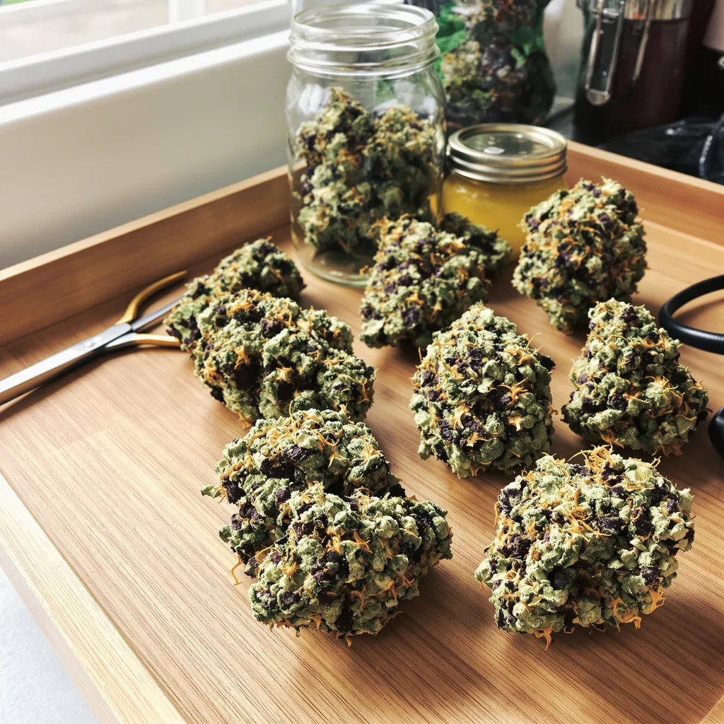 Goo 74% indica / 26% sativa — fleur avec trichomes visibles
